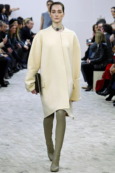 Look 12